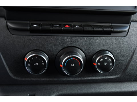 Renault Master T35 2.3 dCi 180 L2H2 DC PB Edition Camera, Cruise, Carplay, LED, 2 x Schuifdeur, Multimedia, 180pk, 6 zitplaatsen, Uniek!