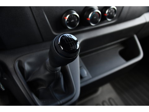 Renault Master T35 2.3 dCi 180 L2H2 DC PB Edition Camera, Cruise, Carplay, LED, 2 x Schuifdeur, Multimedia, 180pk, 6 zitplaatsen, Uniek!