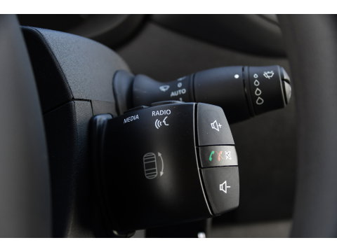 Renault Master T35 2.3 dCi 180 L2H2 DC PB Edition Camera, Cruise, Carplay, LED, 2 x Schuifdeur, Multimedia, 180pk, 6 zitplaatsen, Uniek!