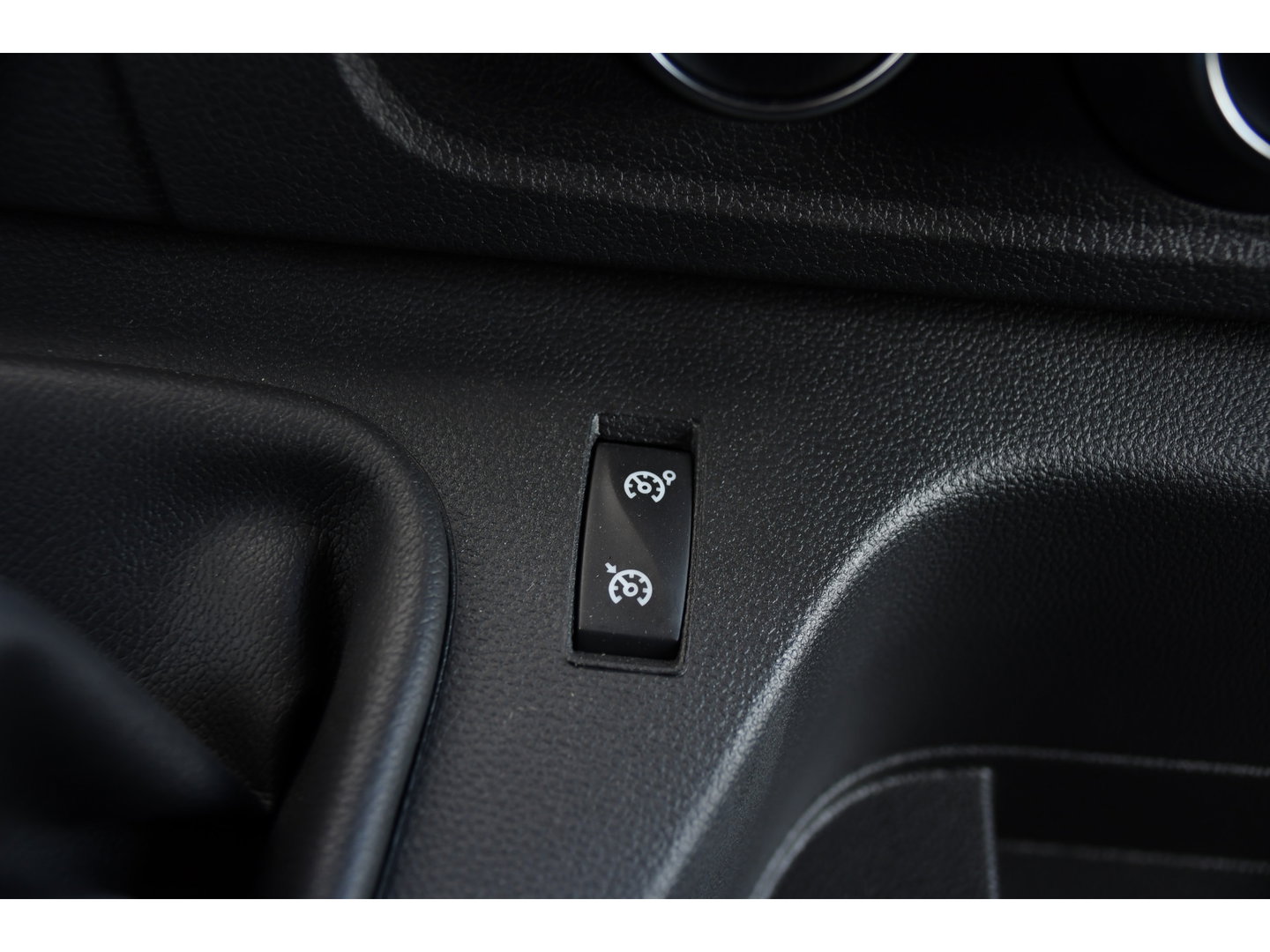 Renault Master T35 2.3 dCi 180 L2H2 DC PB Edition Camera, Cruise, Carplay, LED, 2 x Schuifdeur, Multimedia, 180pk, 6 zitplaatsen, Uniek!