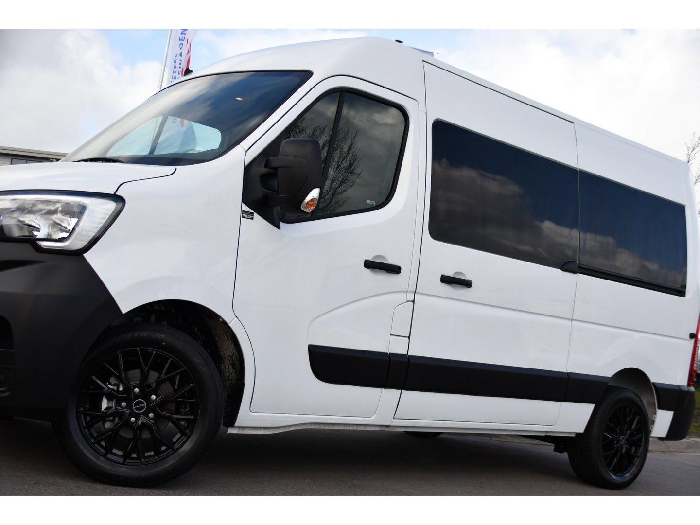 Renault Master T35 2.3 dCi 180 L2H2 DC PB Edition Camera, Cruise, Carplay, LED, 2 x Schuifdeur, Multimedia, 180pk, 6 zitplaatsen, Uniek!