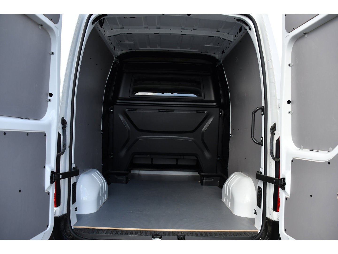 Renault Master T35 2.3 dCi 180 L2H2 DC PB Edition Camera, Cruise, Carplay, LED, 2 x Schuifdeur, Multimedia, 180pk, 6 zitplaatsen, Uniek!