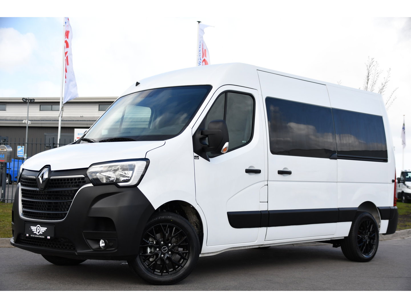 Renault Master T35 2.3 dCi 180 L2H2 DC PB Edition Camera, Cruise, Carplay, LED, 2 x Schuifdeur, Multimedia, 180pk, 6 zitplaatsen, Uniek!