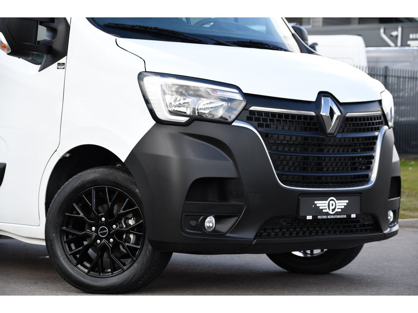 Renault Master T35 2.3 dCi 180 L2H2 DC PB Edition Camera, Cruise, Carplay, LED, 2 x Schuifdeur, Multimedia, 180pk, 6 zitplaatsen, Uniek!