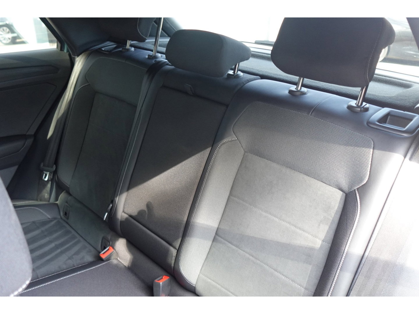 Volkswagen T-Roc 1.5 TSI R-Line Edition CAM PDC ACC