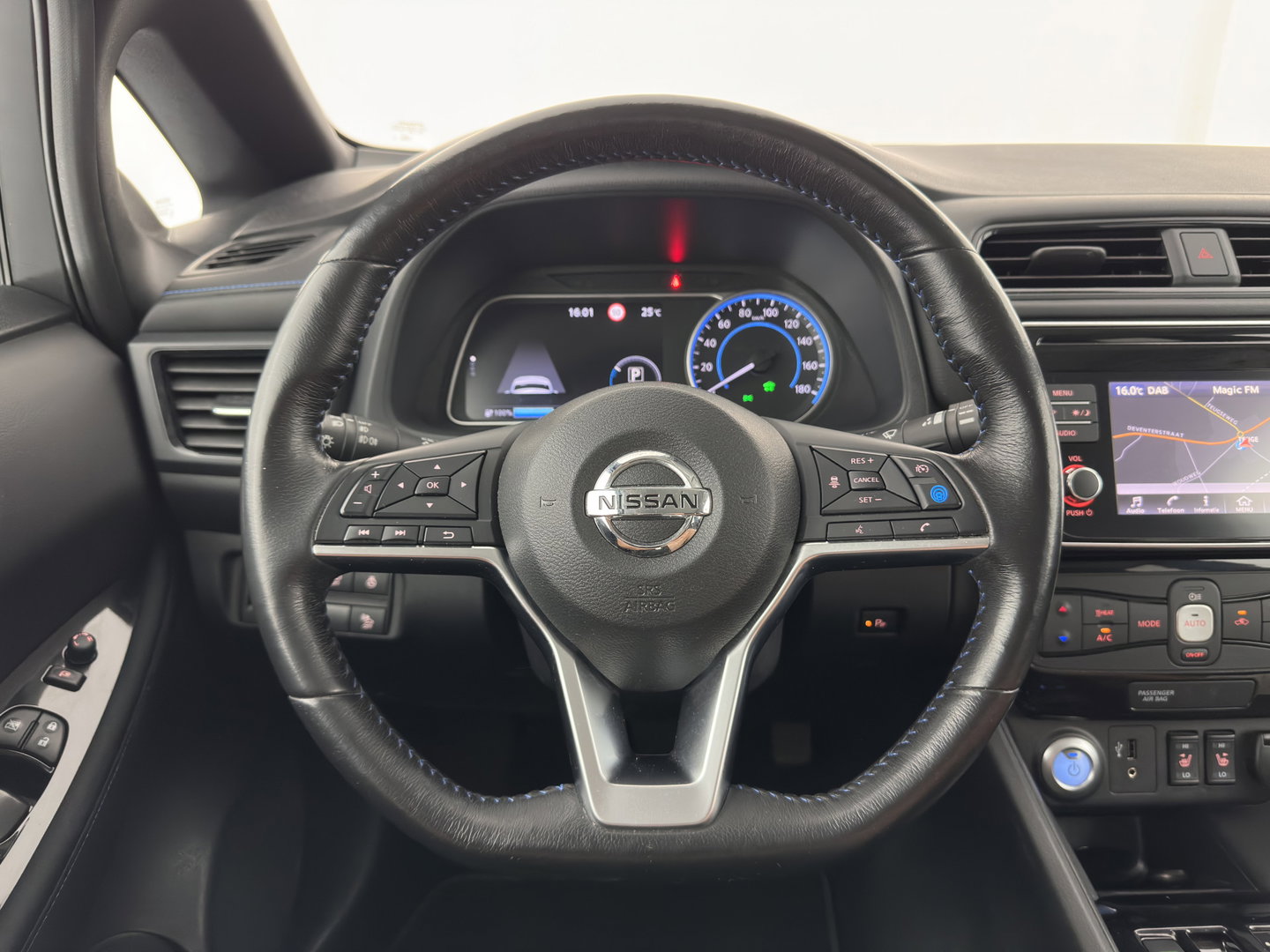 Nissan Leaf 2.ZERO EDITION 40 kWh Aut. *ADAPTIVE-CRUISE | NAVI-FULLMAP | DIGI-COCKPIT | TOP-VIEW | BLIND-SPOT | KEYLESS | DAB+ | LANE-ASSIST | HEATED-COMFORTSEATS | CARPLAY | ECC | PRIVACY-GLASS | PDC | 17"ALU*
