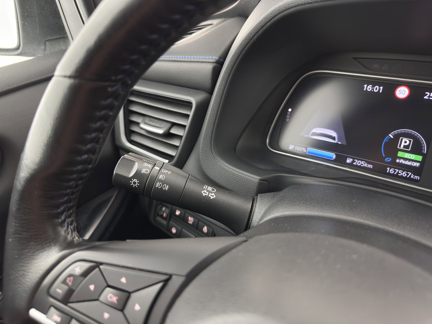 Nissan Leaf 2.ZERO EDITION 40 kWh Aut. *ADAPTIVE-CRUISE | NAVI-FULLMAP | DIGI-COCKPIT | TOP-VIEW | BLIND-SPOT | KEYLESS | DAB+ | LANE-ASSIST | HEATED-COMFORTSEATS | CARPLAY | ECC | PRIVACY-GLASS | PDC | 17"ALU*