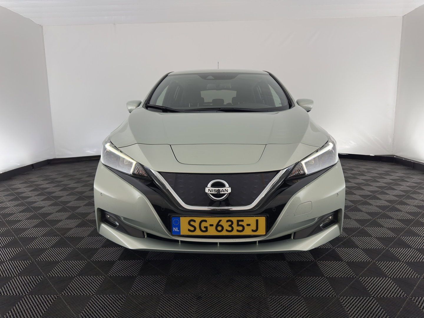 Nissan Leaf 2.ZERO EDITION 40 kWh Aut. *ADAPTIVE-CRUISE | NAVI-FULLMAP | DIGI-COCKPIT | TOP-VIEW | BLIND-SPOT | KEYLESS | DAB+ | LANE-ASSIST | HEATED-COMFORTSEATS | CARPLAY | ECC | PRIVACY-GLASS | PDC | 17"ALU*