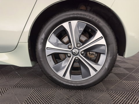 Nissan Leaf 2.ZERO EDITION 40 kWh Aut. *ADAPTIVE-CRUISE | NAVI-FULLMAP | DIGI-COCKPIT | TOP-VIEW | BLIND-SPOT | KEYLESS | DAB+ | LANE-ASSIST | HEATED-COMFORTSEATS | CARPLAY | ECC | PRIVACY-GLASS | PDC | 17"ALU*