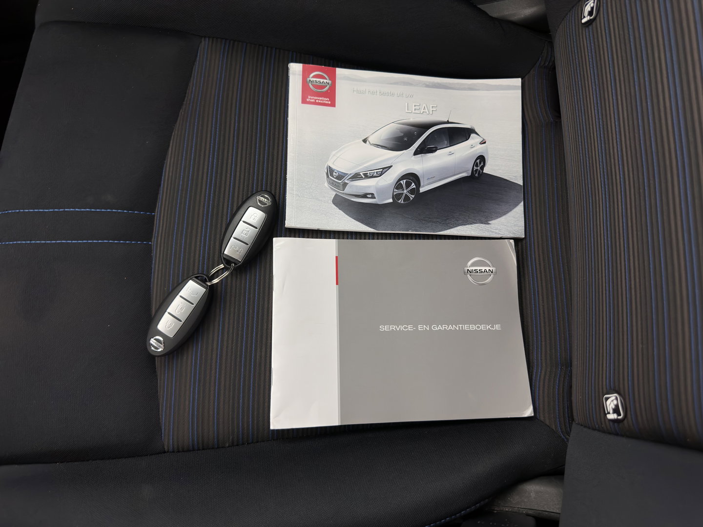 Nissan Leaf 2.ZERO EDITION 40 kWh Aut. *ADAPTIVE-CRUISE | NAVI-FULLMAP | DIGI-COCKPIT | TOP-VIEW | BLIND-SPOT | KEYLESS | DAB+ | LANE-ASSIST | HEATED-COMFORTSEATS | CARPLAY | ECC | PRIVACY-GLASS | PDC | 17"ALU*