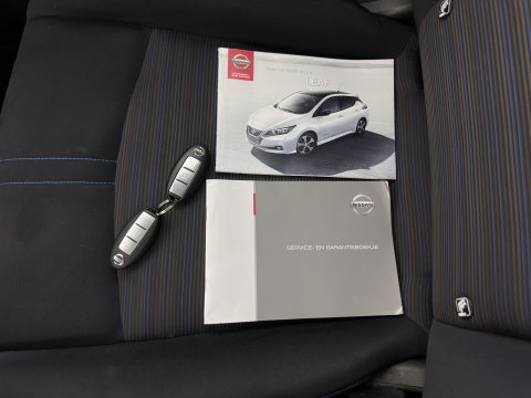 Nissan Leaf 2.ZERO EDITION 40 kWh Aut. *ADAPTIVE-CRUISE | NAVI-FULLMAP | DIGI-COCKPIT | TOP-VIEW | BLIND-SPOT | KEYLESS | DAB+ | LANE-ASSIST | HEATED-COMFORTSEATS | CARPLAY | ECC | PRIVACY-GLASS | PDC | 17"ALU*