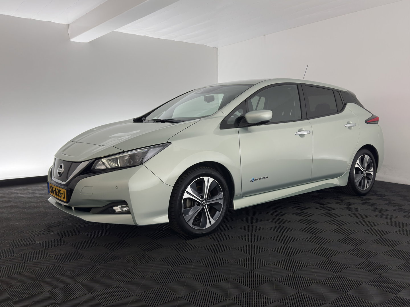 Nissan Leaf 2.ZERO EDITION 40 kWh Aut. *ADAPTIVE-CRUISE | NAVI-FULLMAP | DIGI-COCKPIT | TOP-VIEW | BLIND-SPOT | KEYLESS | DAB+ | LANE-ASSIST | HEATED-COMFORTSEATS | CARPLAY | ECC | PRIVACY-GLASS | PDC | 17"ALU*