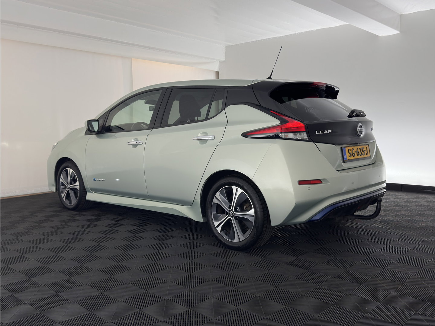 Nissan Leaf 2.ZERO EDITION 40 kWh Aut. *ADAPTIVE-CRUISE | NAVI-FULLMAP | DIGI-COCKPIT | TOP-VIEW | BLIND-SPOT | KEYLESS | DAB+ | LANE-ASSIST | HEATED-COMFORTSEATS | CARPLAY | ECC | PRIVACY-GLASS | PDC | 17"ALU*