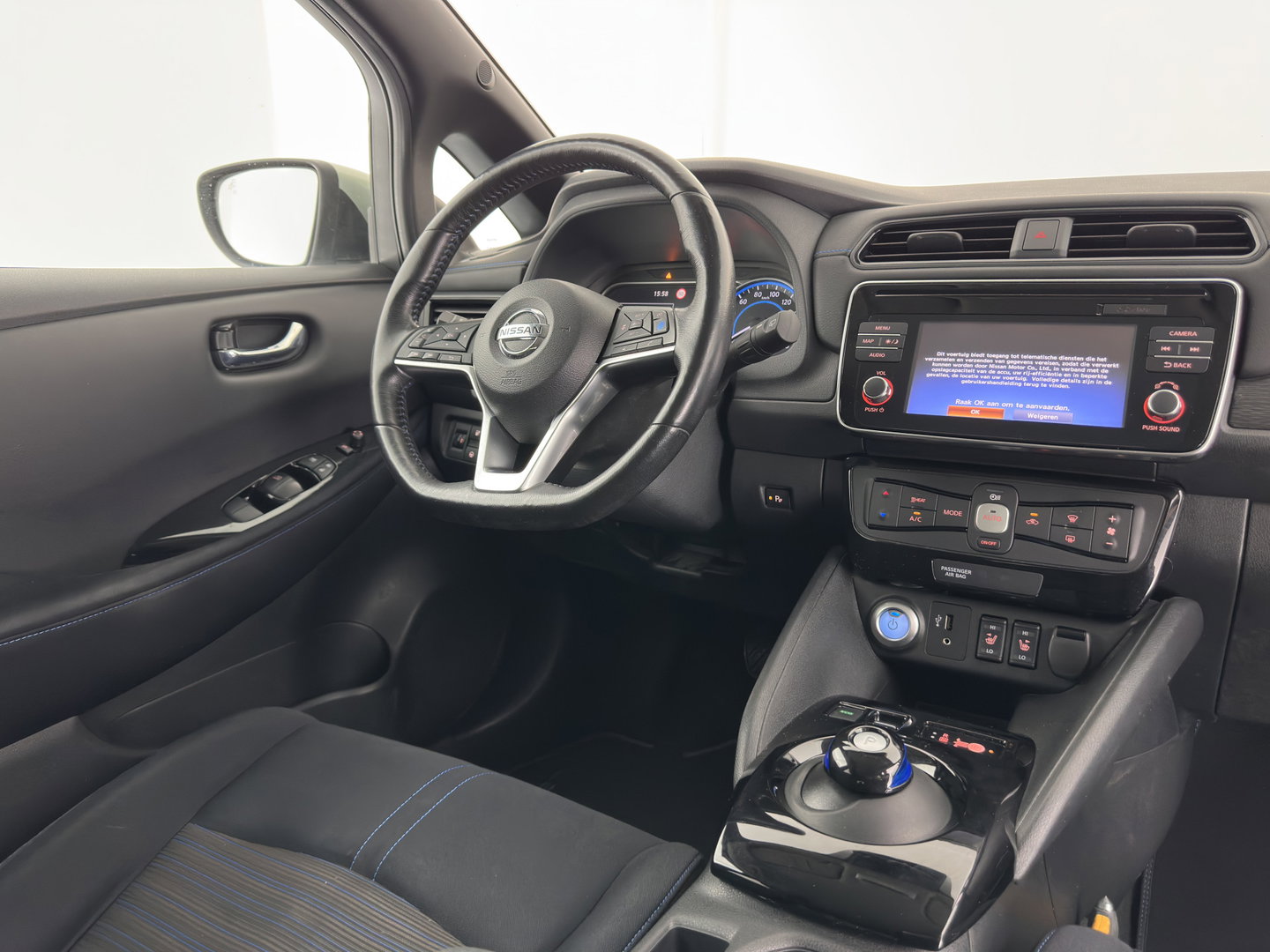 Nissan Leaf 2.ZERO EDITION 40 kWh Aut. *ADAPTIVE-CRUISE | NAVI-FULLMAP | DIGI-COCKPIT | TOP-VIEW | BLIND-SPOT | KEYLESS | DAB+ | LANE-ASSIST | HEATED-COMFORTSEATS | CARPLAY | ECC | PRIVACY-GLASS | PDC | 17"ALU*