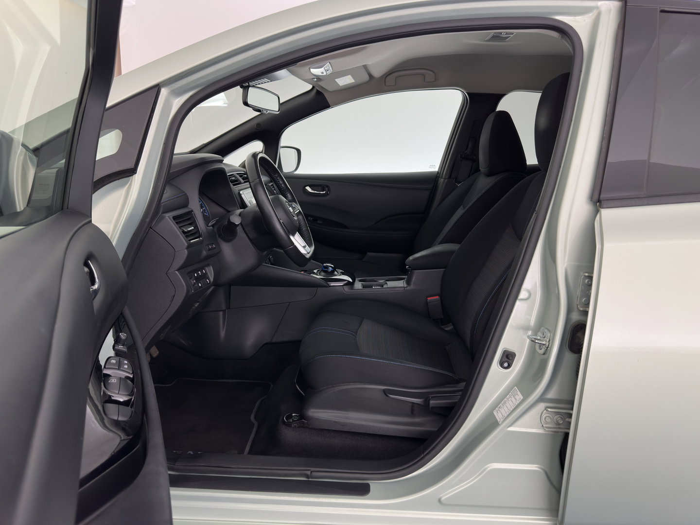 Nissan Leaf 2.ZERO EDITION 40 kWh Aut. *ADAPTIVE-CRUISE | NAVI-FULLMAP | DIGI-COCKPIT | TOP-VIEW | BLIND-SPOT | KEYLESS | DAB+ | LANE-ASSIST | HEATED-COMFORTSEATS | CARPLAY | ECC | PRIVACY-GLASS | PDC | 17"ALU*
