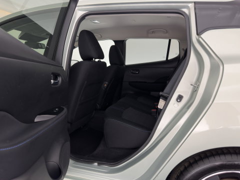Nissan Leaf 2.ZERO EDITION 40 kWh Aut. *ADAPTIVE-CRUISE | NAVI-FULLMAP | DIGI-COCKPIT | TOP-VIEW | BLIND-SPOT | KEYLESS | DAB+ | LANE-ASSIST | HEATED-COMFORTSEATS | CARPLAY | ECC | PRIVACY-GLASS | PDC | 17"ALU*