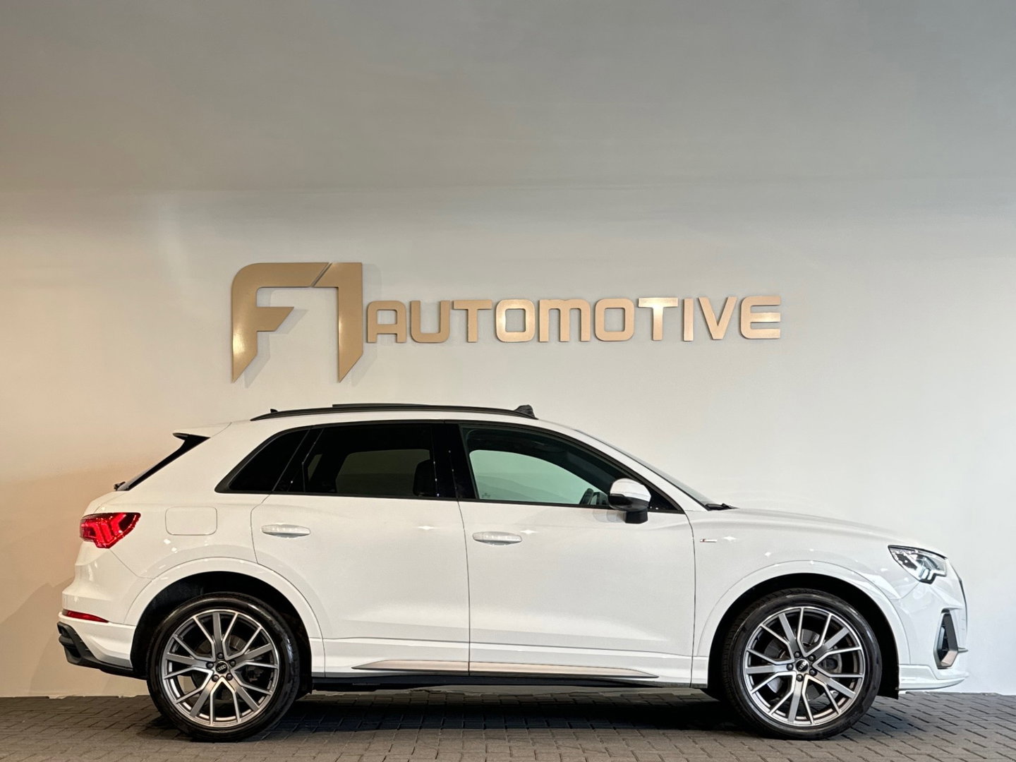Audi Q3 45 TFSI e Business Edition Pano|Keyless|Leer|Sfeer