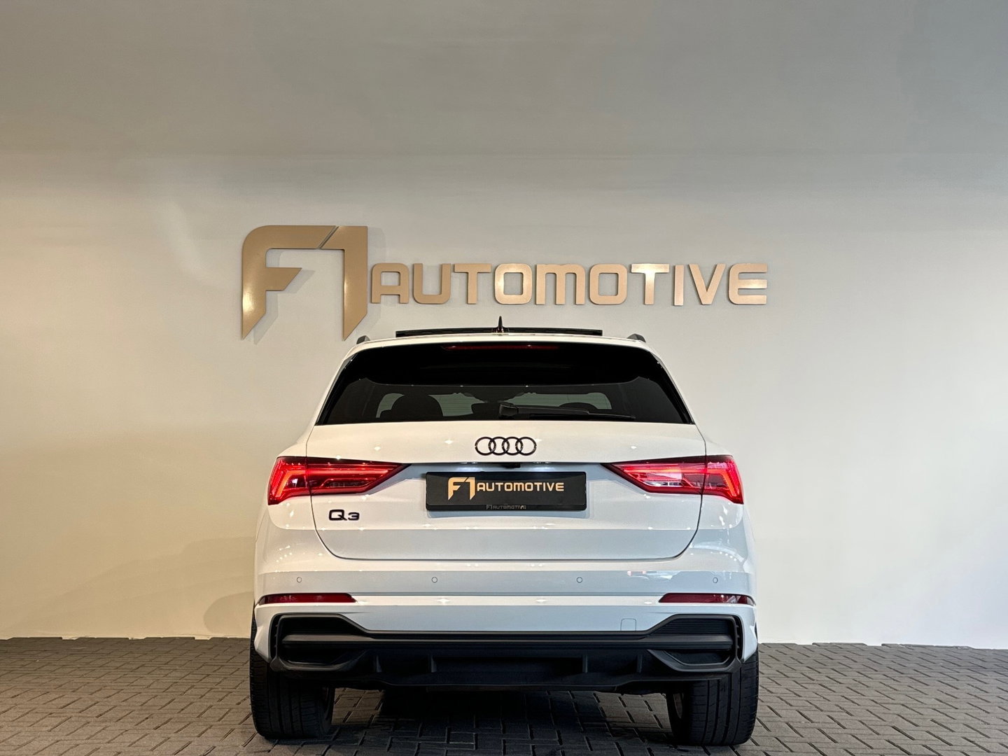 Audi Q3 45 TFSI e Business Edition Pano|Keyless|Leer|Sfeer