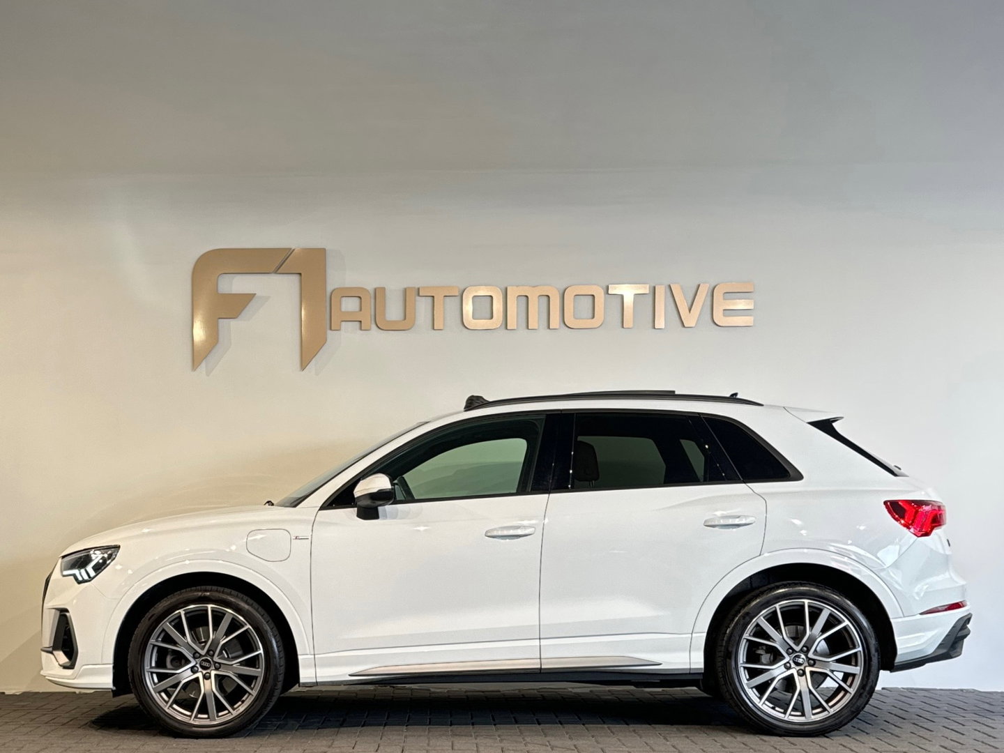 Audi Q3 45 TFSI e Business Edition Pano|Keyless|Leer|Sfeer