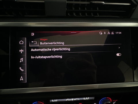 Audi Q3 45 TFSI e Business Edition Pano|Keyless|Leer|Sfeer