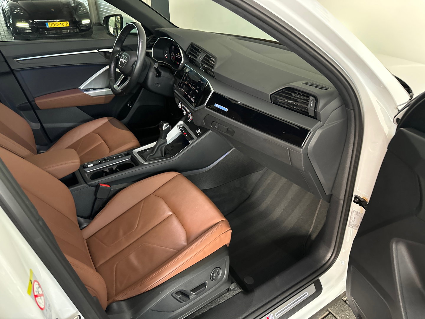 Audi Q3 45 TFSI e Business Edition Pano|Keyless|Leer|Sfeer