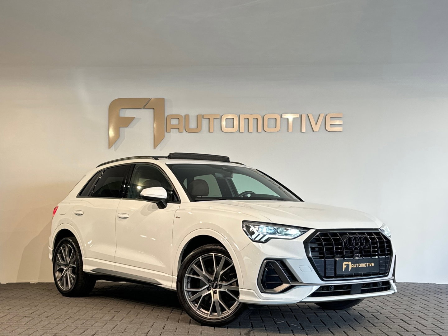 Audi Q3 45 TFSI e Business Edition Pano|Keyless|Leer|Sfeer