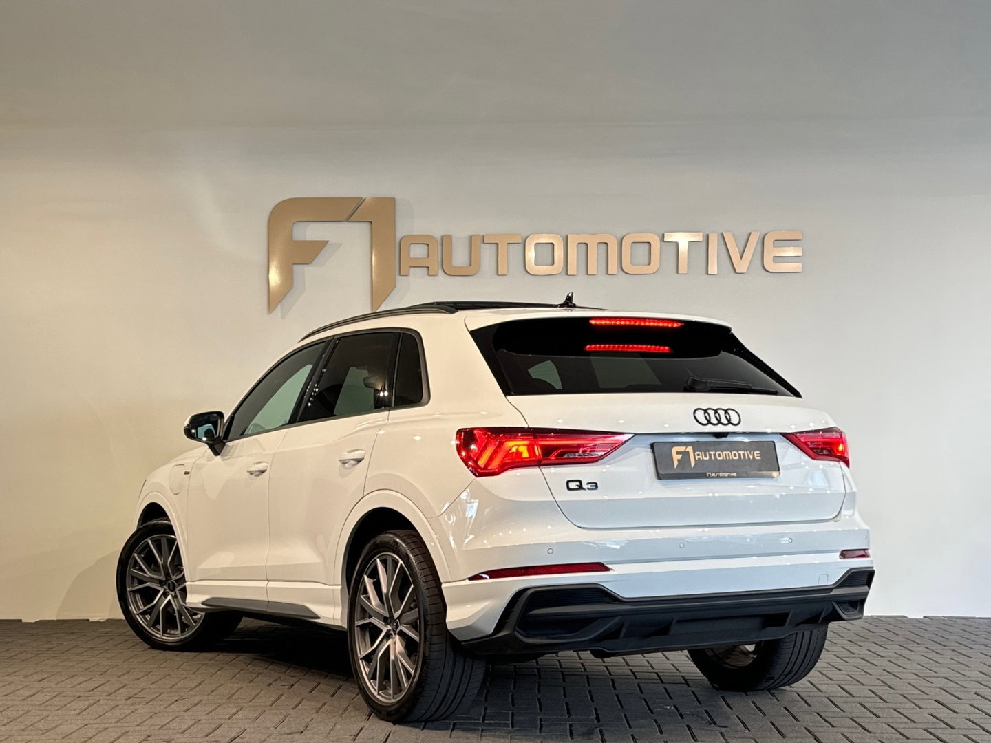 Audi Q3 45 TFSI e Business Edition Pano|Keyless|Leer|Sfeer