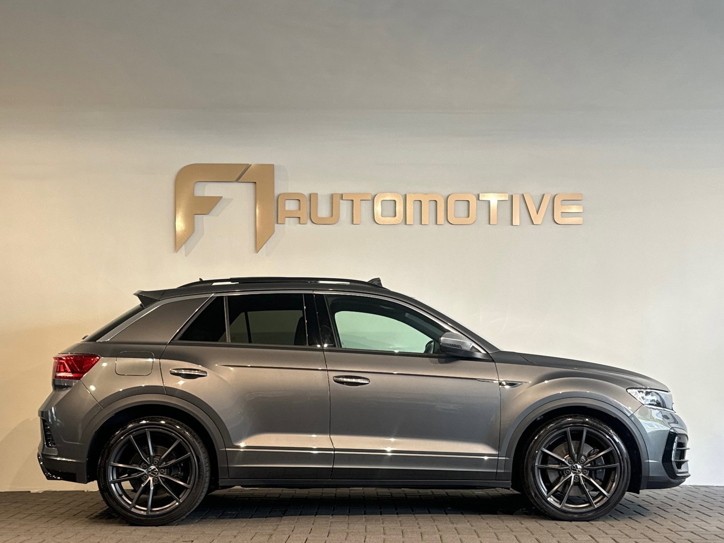 Volkswagen T-Roc 2.0 TSI 4Motion R Pano|Akra|Keyless|Sfeer