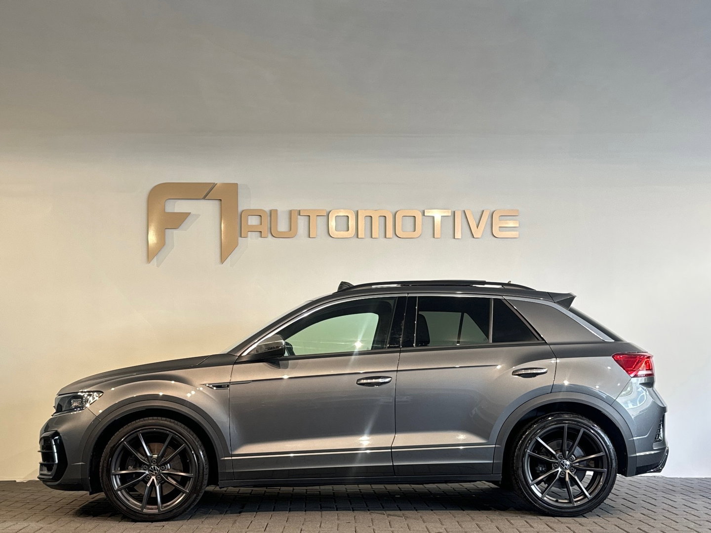 Volkswagen T-Roc 2.0 TSI 4Motion R Pano|Akra|Keyless|Sfeer