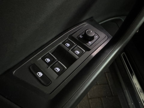 Volkswagen T-Roc 2.0 TSI 4Motion R Pano|Akra|Keyless|Sfeer