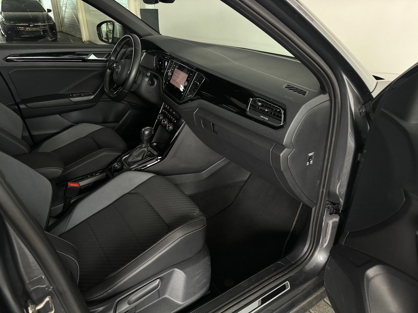 Volkswagen T-Roc 2.0 TSI 4Motion R Pano|Akra|Keyless|Sfeer