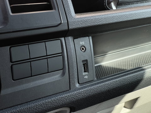 Volkswagen Transporter 2.0 TSI L1H1 | Marge! | Benzine! | Trekhaak | Cruise Control | Parkeersensoren Achter | Voorruitverwarming | Apple Carplay | Android Auto |