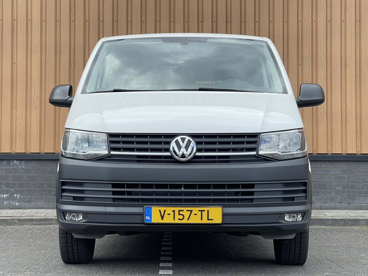 Volkswagen Transporter 2.0 TSI L1H1 | Marge! | Benzine! | Trekhaak | Cruise Control | Parkeersensoren Achter | Voorruitverwarming | Apple Carplay | Android Auto |