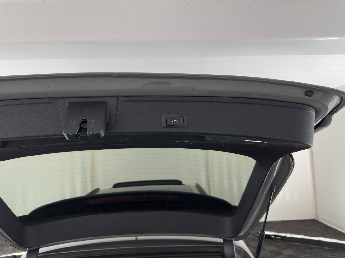 Audi A4 Avant 2.0 TDI S-Line Sport Black Edition Aut. *PANO | LEATHER | FULL-LED | HEATED-SPORTSEATS | AUDI-SOUND | DIGI-COCKPIT | KEYLESS | NAVI-FULLMAP | PDC | AMBIENTLIGHT | CRUISE  | 18"ALU*