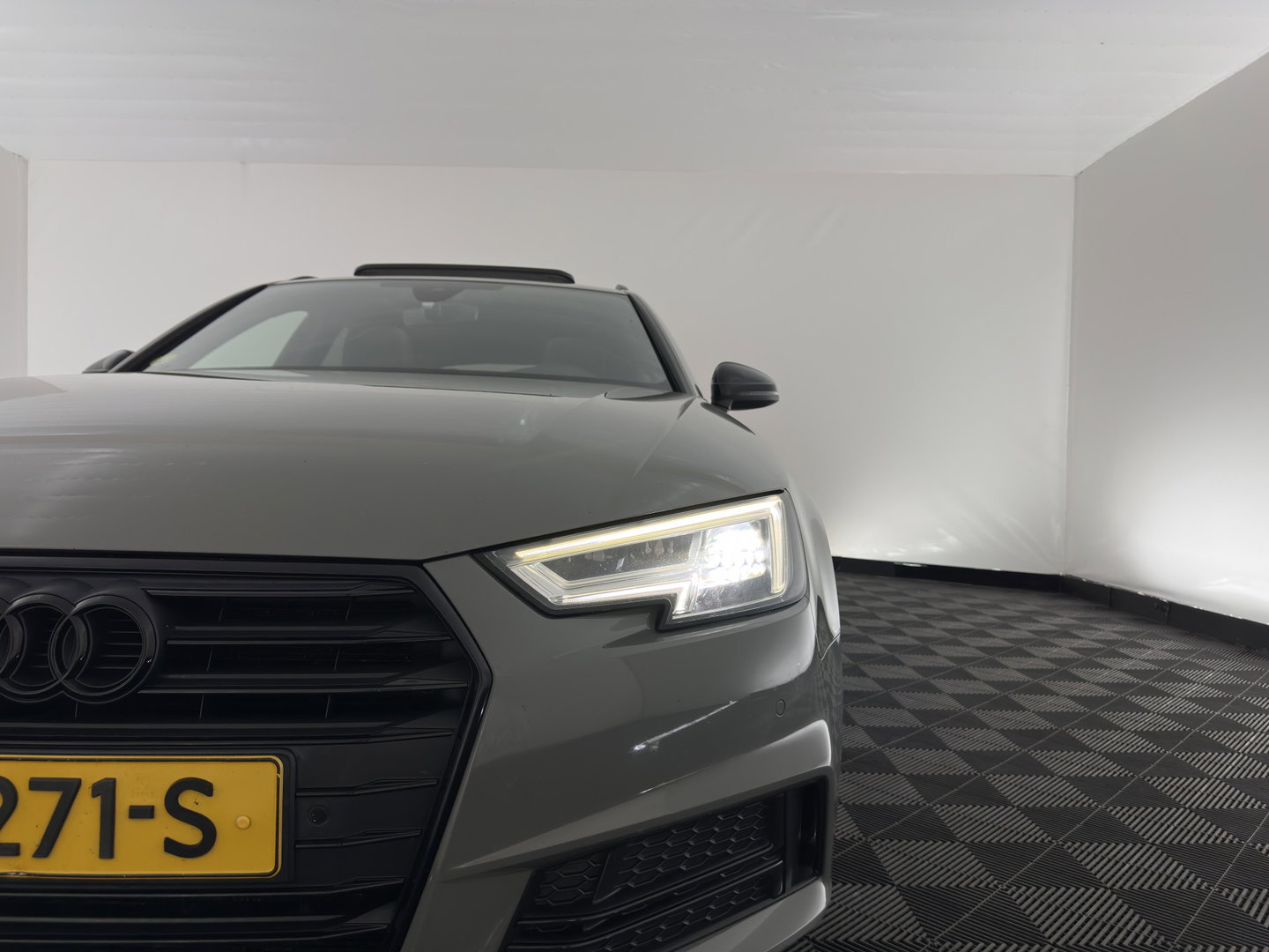 Audi A4 Avant 2.0 TDI S-Line Sport Black Edition Aut. *PANO | LEATHER | FULL-LED | HEATED-SPORTSEATS | AUDI-SOUND | DIGI-COCKPIT | KEYLESS | NAVI-FULLMAP | PDC | AMBIENTLIGHT | CRUISE  | 18"ALU*