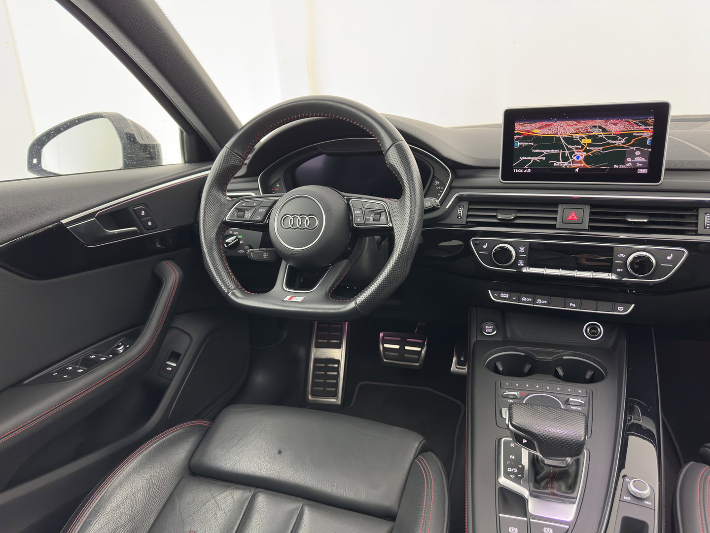 Audi A4 Avant 2.0 TDI S-Line Sport Black Edition Aut. *PANO | LEATHER | FULL-LED | HEATED-SPORTSEATS | AUDI-SOUND | DIGI-COCKPIT | KEYLESS | NAVI-FULLMAP | PDC | AMBIENTLIGHT | CRUISE  | 18"ALU*