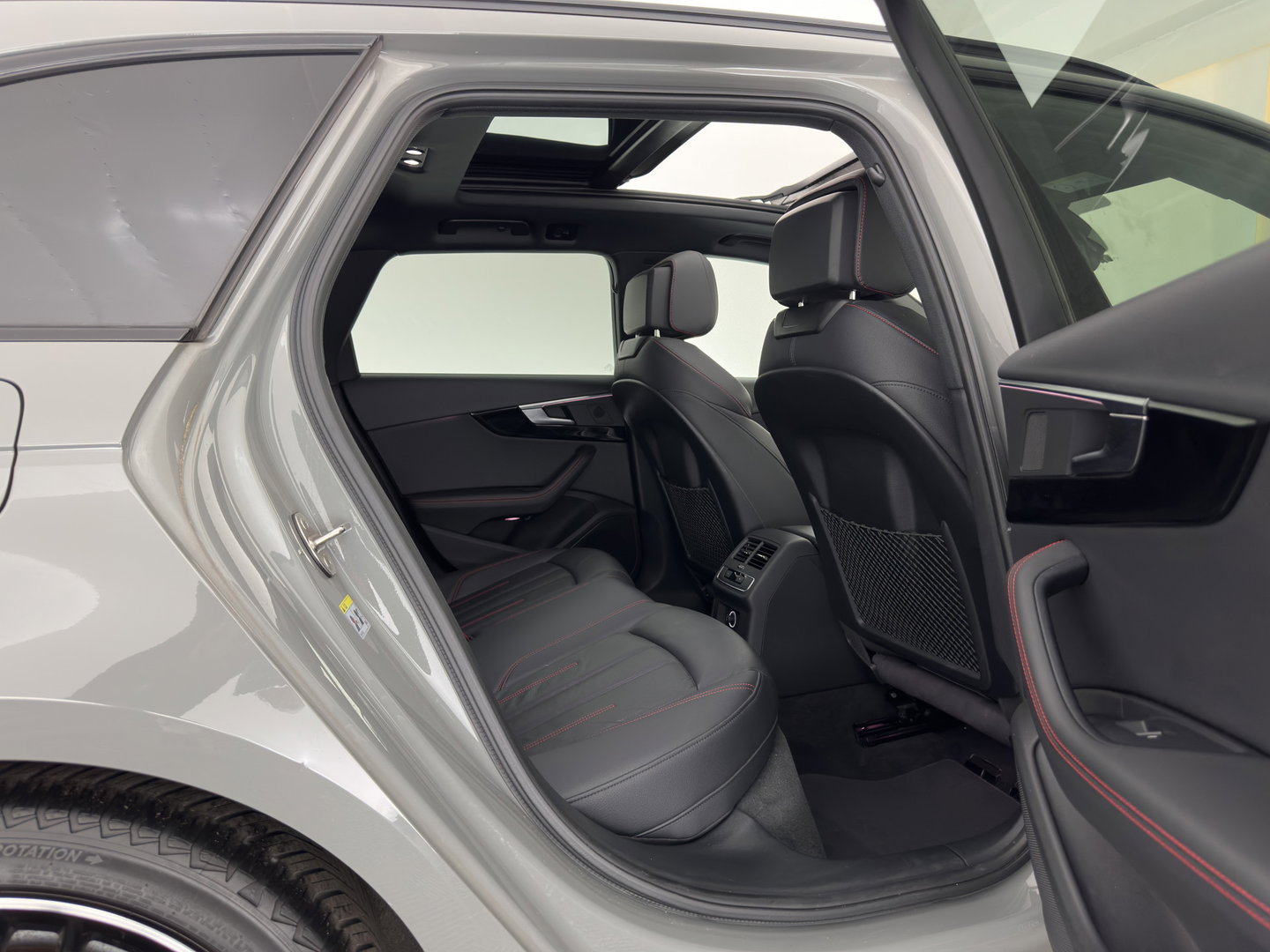 Audi A4 Avant 2.0 TDI S-Line Sport Black Edition Aut. *PANO | LEATHER | FULL-LED | HEATED-SPORTSEATS | AUDI-SOUND | DIGI-COCKPIT | KEYLESS | NAVI-FULLMAP | PDC | AMBIENTLIGHT | CRUISE  | 18"ALU*