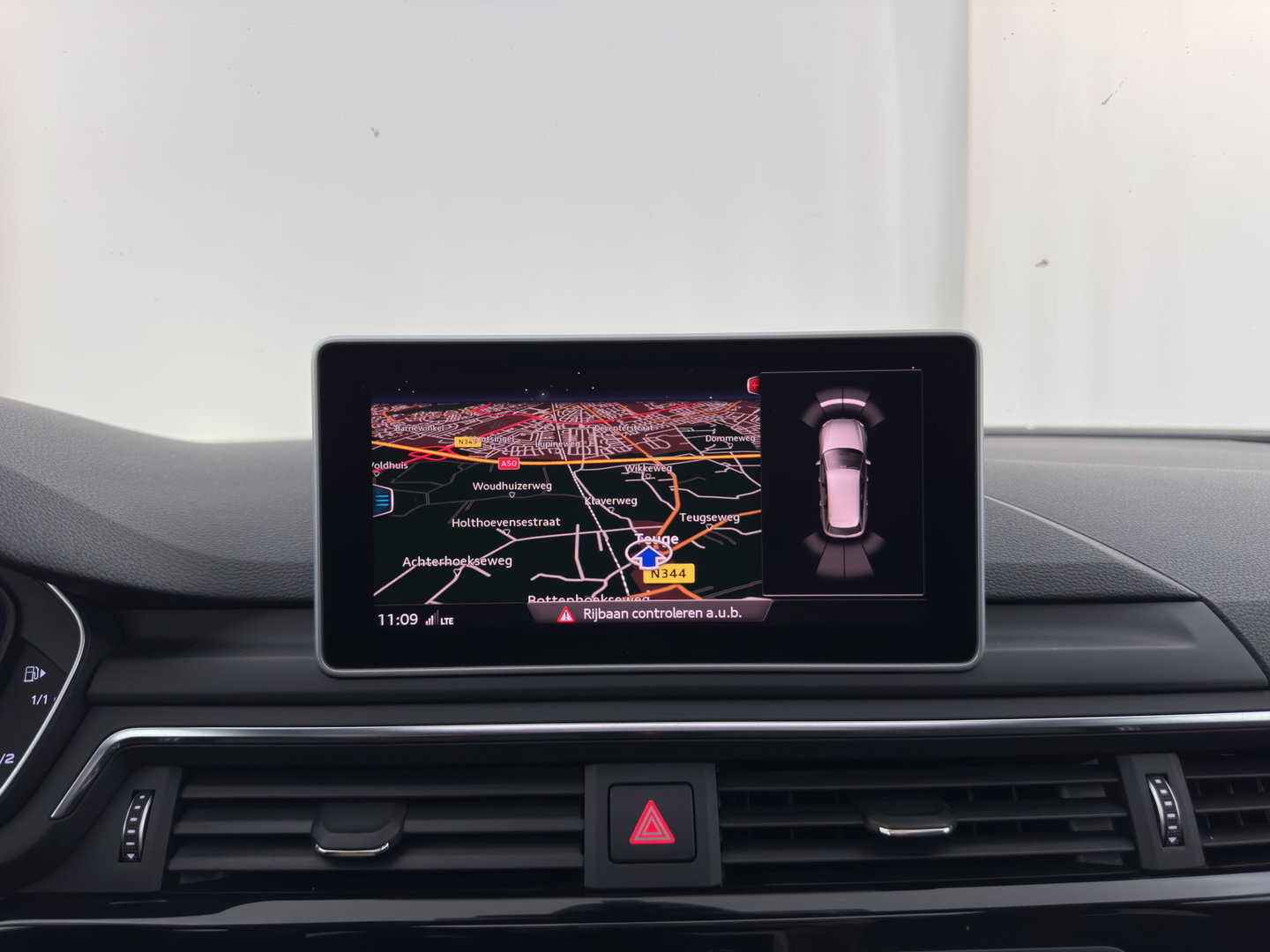 Audi A4 Avant 2.0 TDI S-Line Sport Black Edition Aut. *PANO | LEATHER | FULL-LED | HEATED-SPORTSEATS | AUDI-SOUND | DIGI-COCKPIT | KEYLESS | NAVI-FULLMAP | PDC | AMBIENTLIGHT | CRUISE  | 18"ALU*