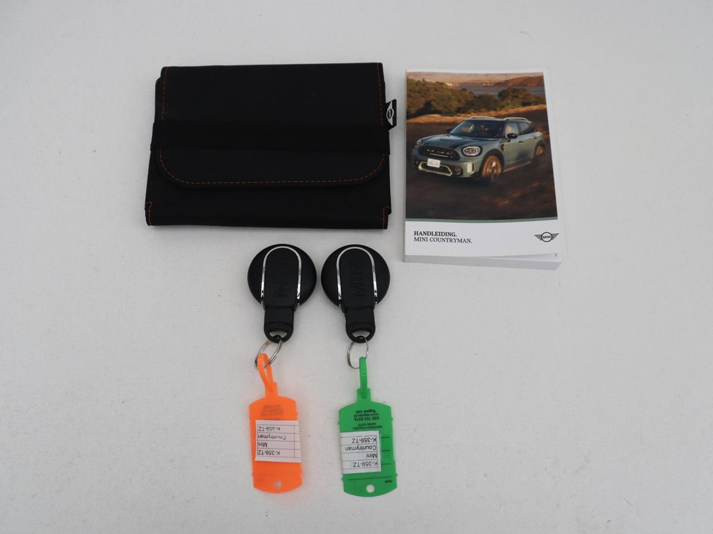 MINI Countryman 2.0 Cooper S Hammersmith | Panoramadak | Carplay | Camera | Harmon Kardon | Leder | Stoel verwarming | Elektrische kofferbak | Digital cockpit | Keyless | Cruise control | Climate control