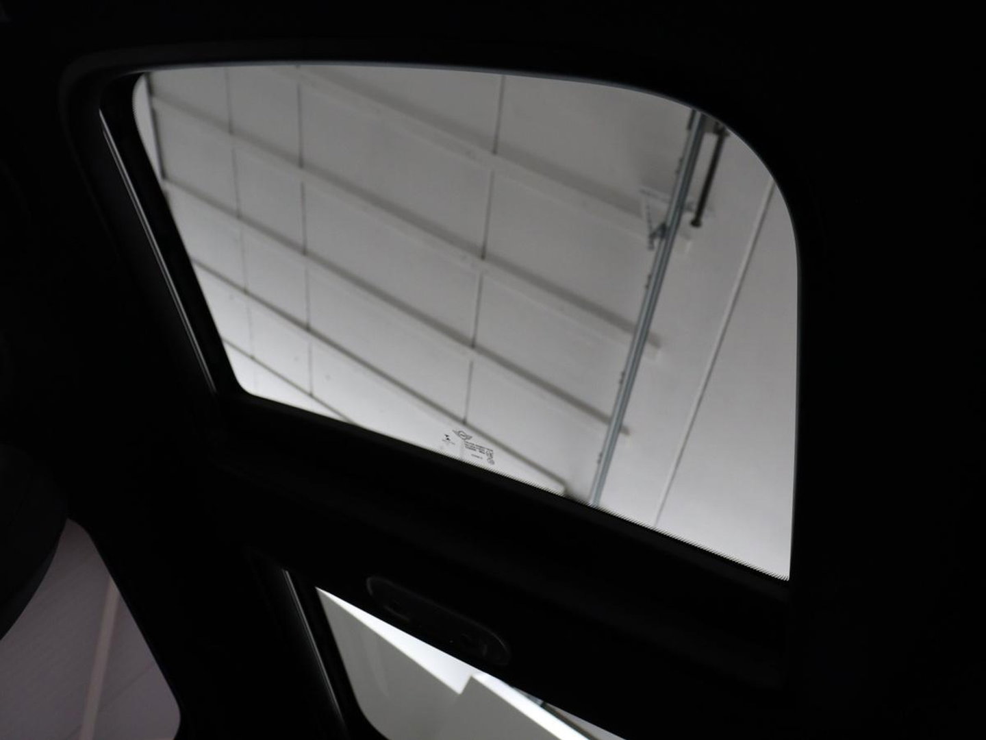 MINI Countryman 2.0 Cooper S Hammersmith | Panoramadak | Carplay | Camera | Harmon Kardon | Leder | Stoel verwarming | Elektrische kofferbak | Digital cockpit | Keyless | Cruise control | Climate control
