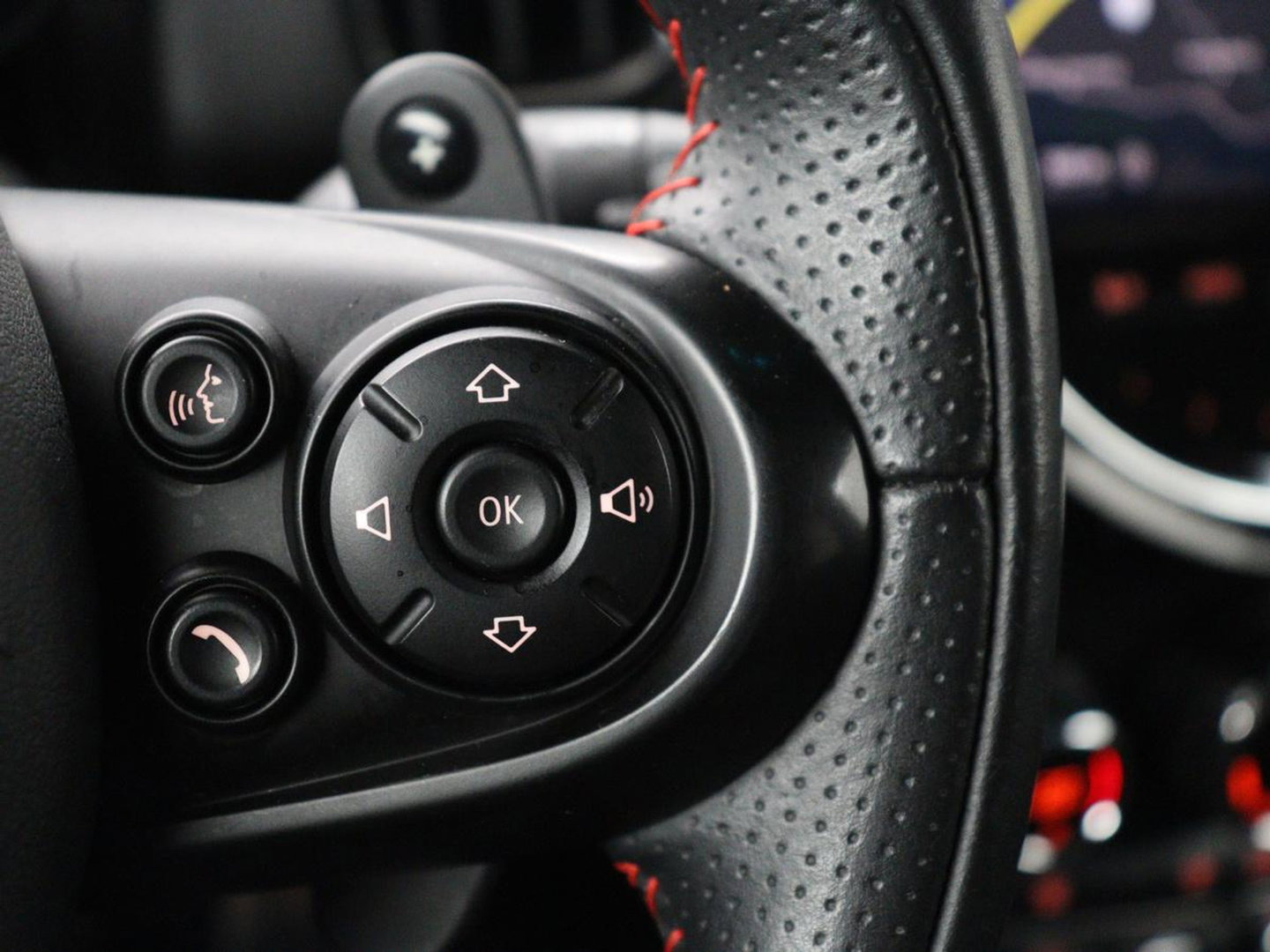 MINI Countryman 2.0 Cooper S Hammersmith | Panoramadak | Carplay | Camera | Harmon Kardon | Leder | Stoel verwarming | Elektrische kofferbak | Digital cockpit | Keyless | Cruise control | Climate control