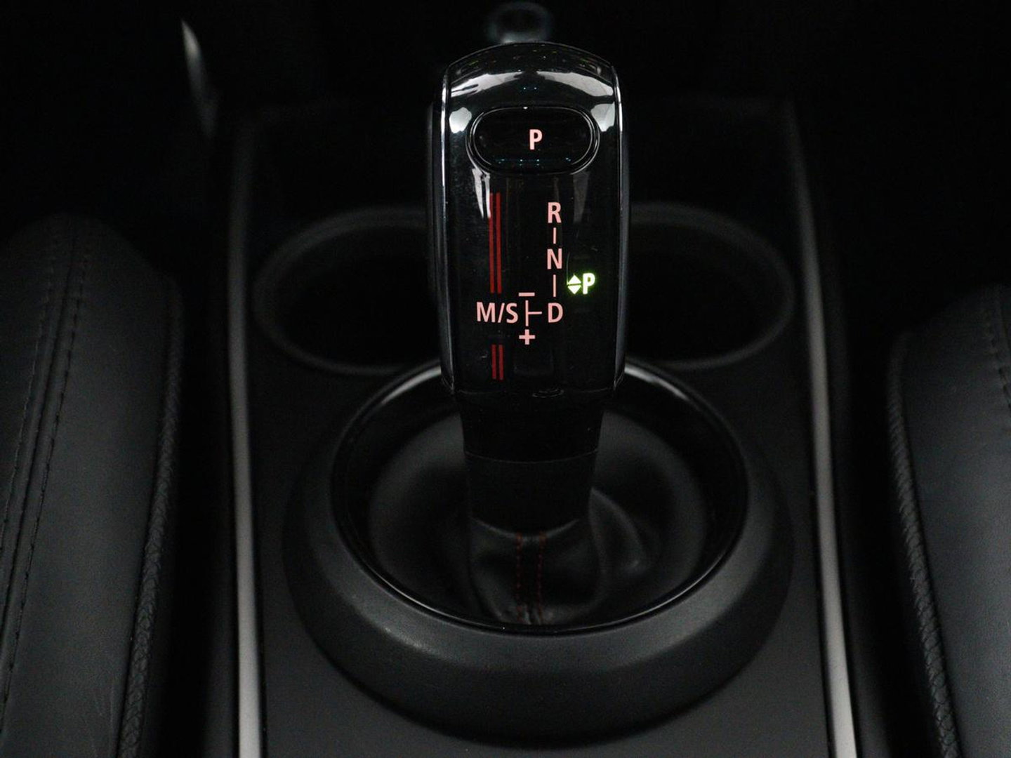 MINI Countryman 2.0 Cooper S Hammersmith | Panoramadak | Carplay | Camera | Harmon Kardon | Leder | Stoel verwarming | Elektrische kofferbak | Digital cockpit | Keyless | Cruise control | Climate control