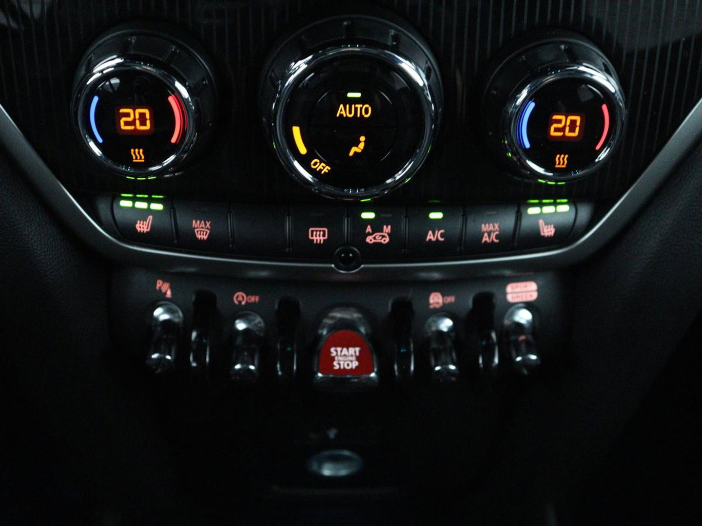 MINI Countryman 2.0 Cooper S Hammersmith | Panoramadak | Carplay | Camera | Harmon Kardon | Leder | Stoel verwarming | Elektrische kofferbak | Digital cockpit | Keyless | Cruise control | Climate control