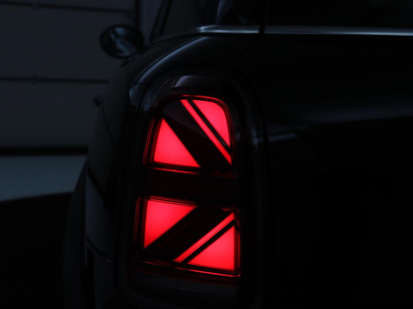 MINI Countryman 2.0 Cooper S Hammersmith | Panoramadak | Carplay | Camera | Harmon Kardon | Leder | Stoel verwarming | Elektrische kofferbak | Digital cockpit | Keyless | Cruise control | Climate control