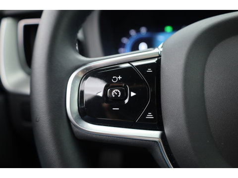 Volvo XC60 2.0 T8 455 PK Plug-in hybrid AWD Plus Dark | Luchtvering | Sport stoelen | 360 camera | Zwarte hemel | 21 inch | Adap. cruise |