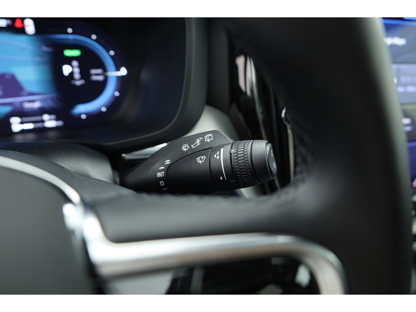Volvo XC60 2.0 T8 455 PK Plug-in hybrid AWD Plus Dark | Luchtvering | Sport stoelen | 360 camera | Zwarte hemel | 21 inch | Adap. cruise |
