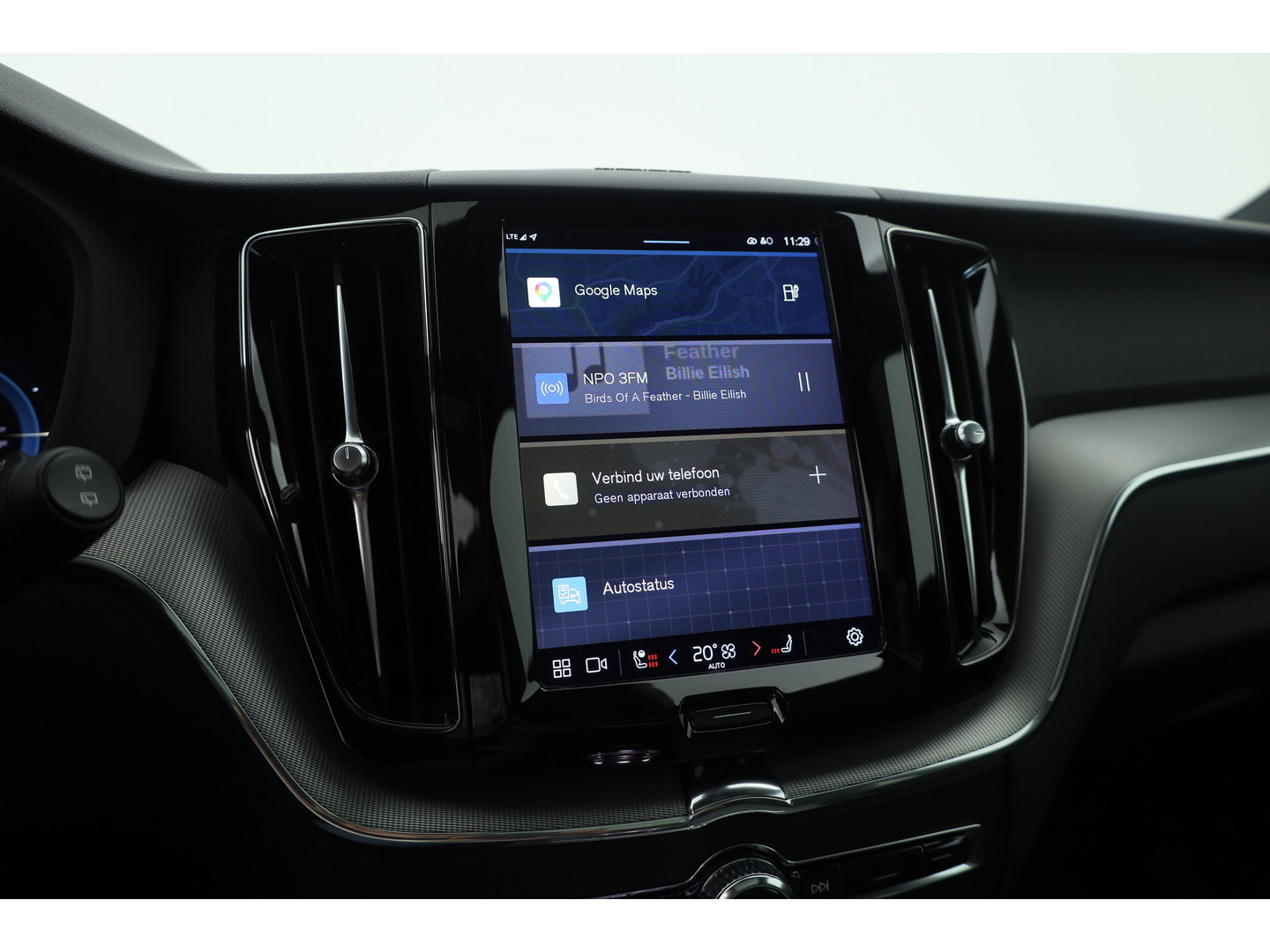 Volvo XC60 2.0 T8 455 PK Plug-in hybrid AWD Plus Dark | Luchtvering | Sport stoelen | 360 camera | Zwarte hemel | 21 inch | Adap. cruise |