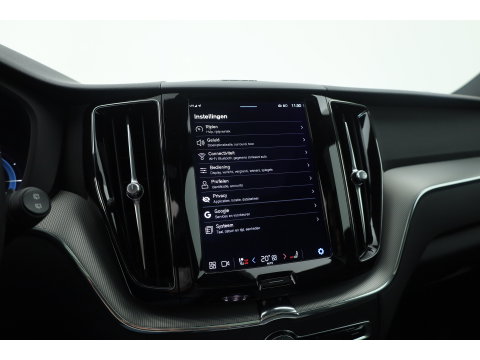 Volvo XC60 2.0 T8 455 PK Plug-in hybrid AWD Plus Dark | Luchtvering | Sport stoelen | 360 camera | Zwarte hemel | 21 inch | Adap. cruise |