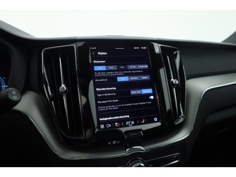 Volvo XC60 2.0 T8 455 PK Plug-in hybrid AWD Plus Dark | Luchtvering | Sport stoelen | 360 camera | Zwarte hemel | 21 inch | Adap. cruise |