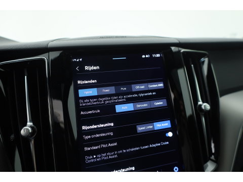 Volvo XC60 2.0 T8 455 PK Plug-in hybrid AWD Plus Dark | Luchtvering | Sport stoelen | 360 camera | Zwarte hemel | 21 inch | Adap. cruise |
